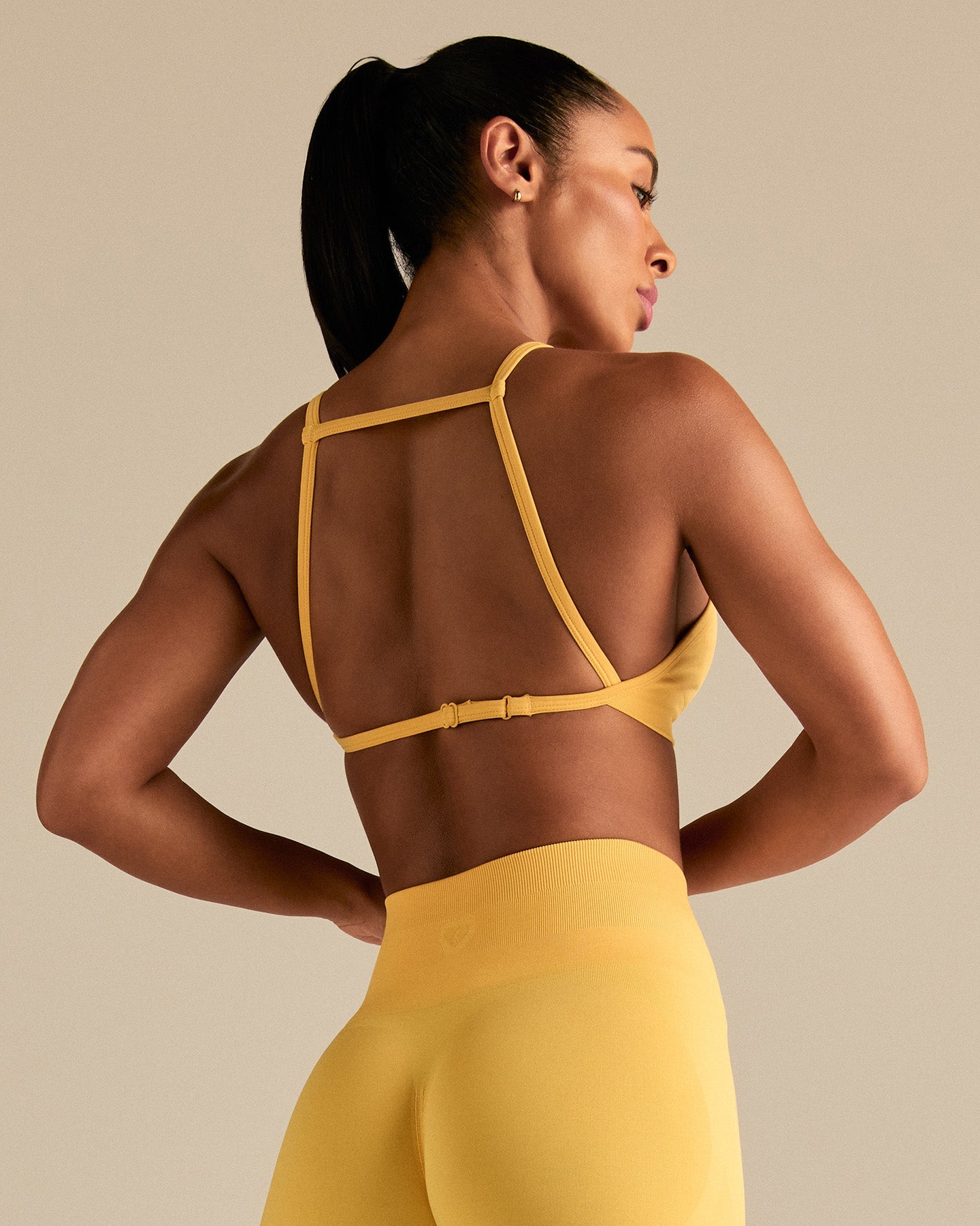 Define 2.0 High Neck Backless Bra | Mango