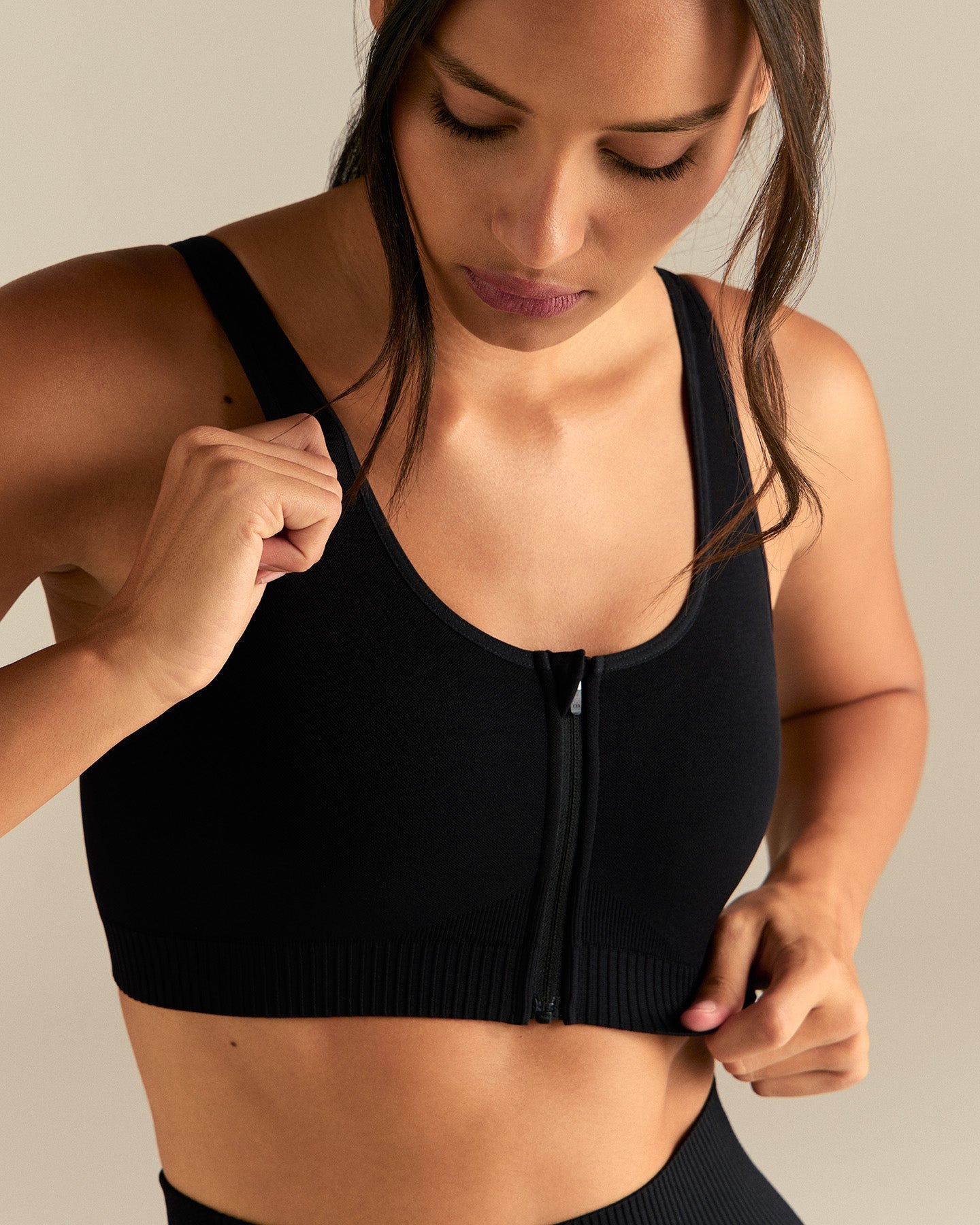Power Zip Front Bra | Black