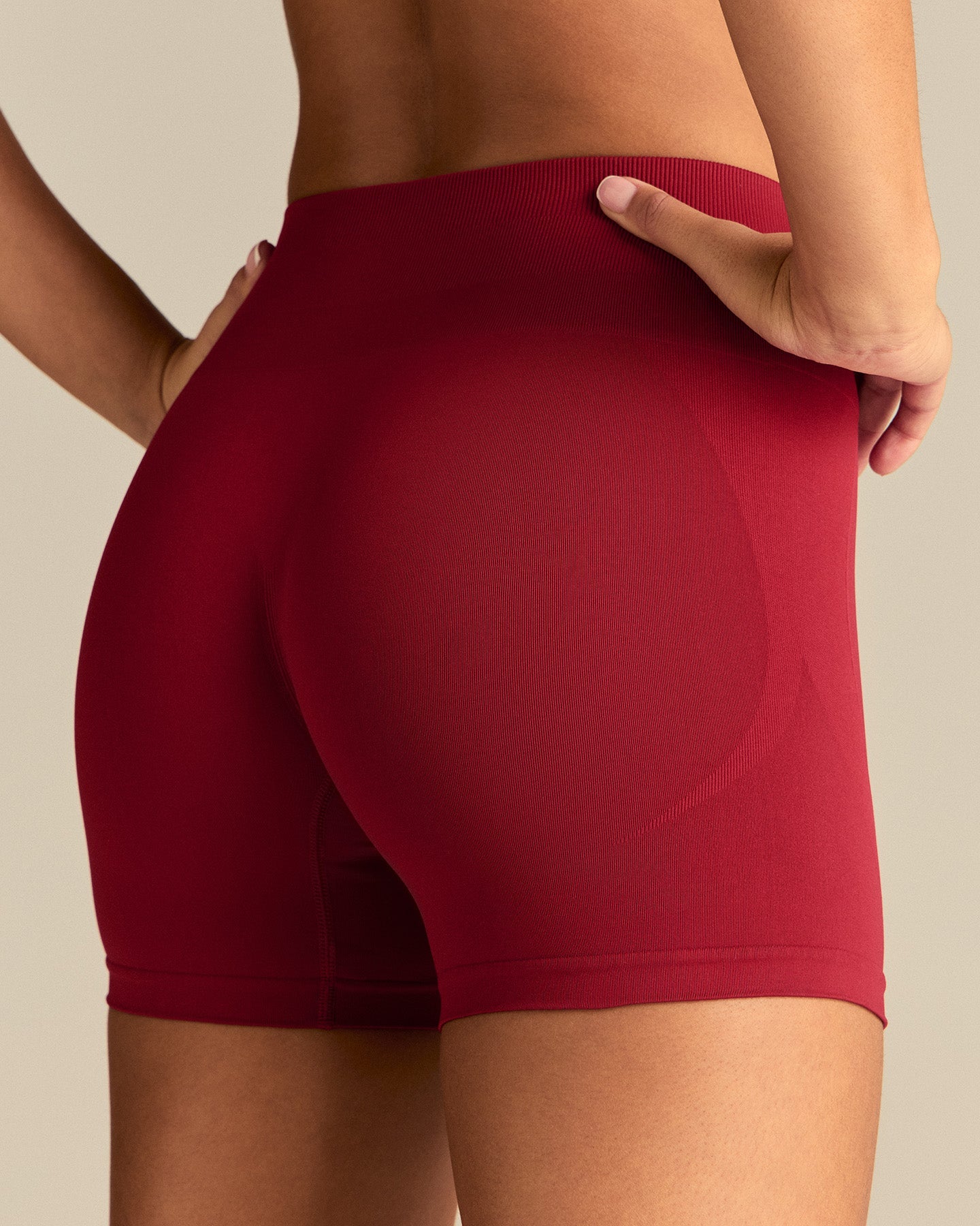 Define 2.0 High Waist Scrunch Shorts 4" | True Red