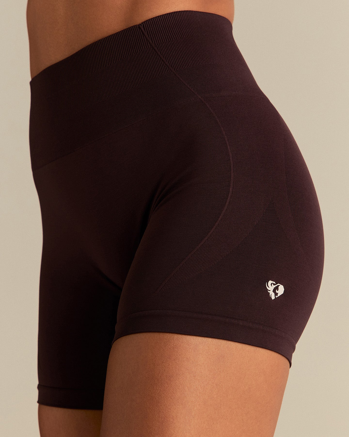 Define 2.0 High Waist Scrunch Shorts 4" | Cafe Noir